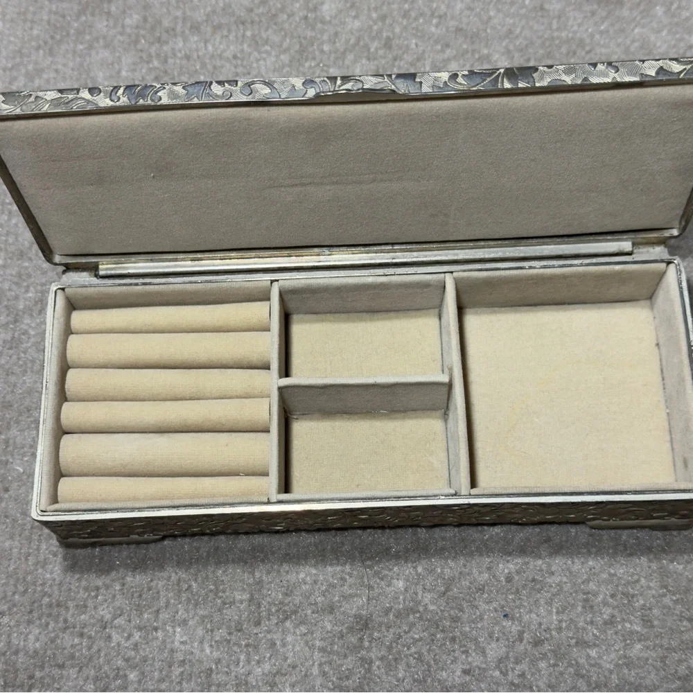 International Silver Jewelry Box Engraved Floral Trinket Vanity VTG Silverplate